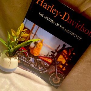 ‼️3/$33‼️ ✨🪅BNWT Harley-Davidson THE HISTORY OF THE MOTORCYCLE🪅✨